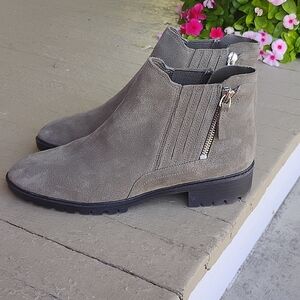 Marc Fisher Vortex Ankle Boots Gray Suede Neutral Streetwear Casual Women Size 8